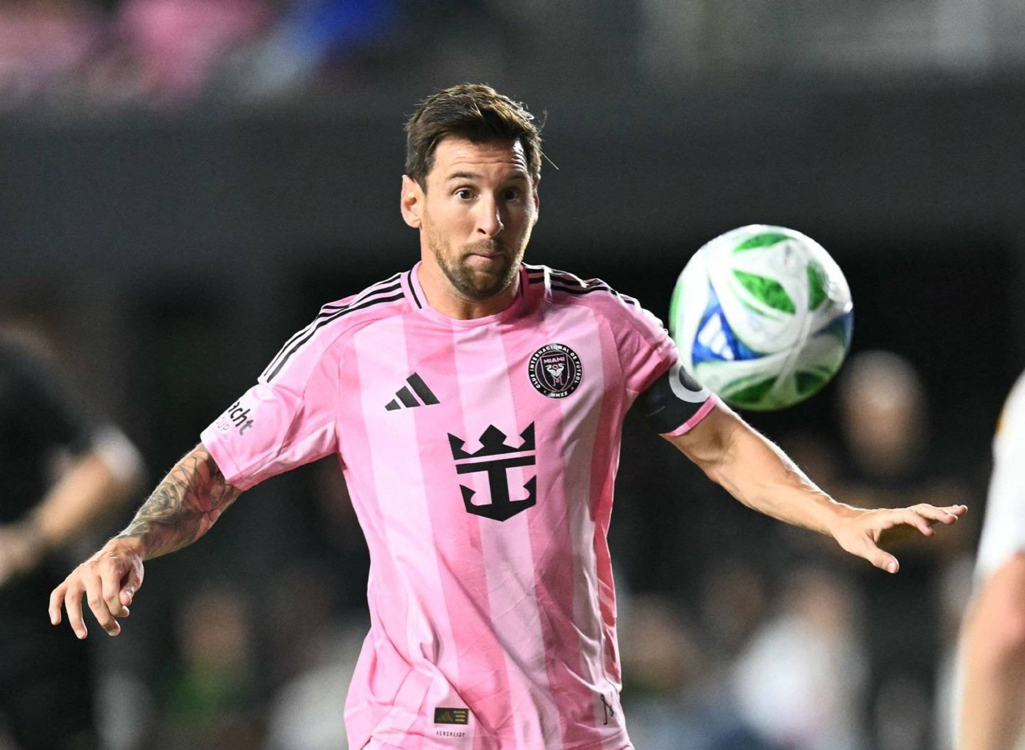 包含梅西在德国队比赛中重返赛场,比赛局势复杂引发热议!全场沸腾不已的词条-爱游戏