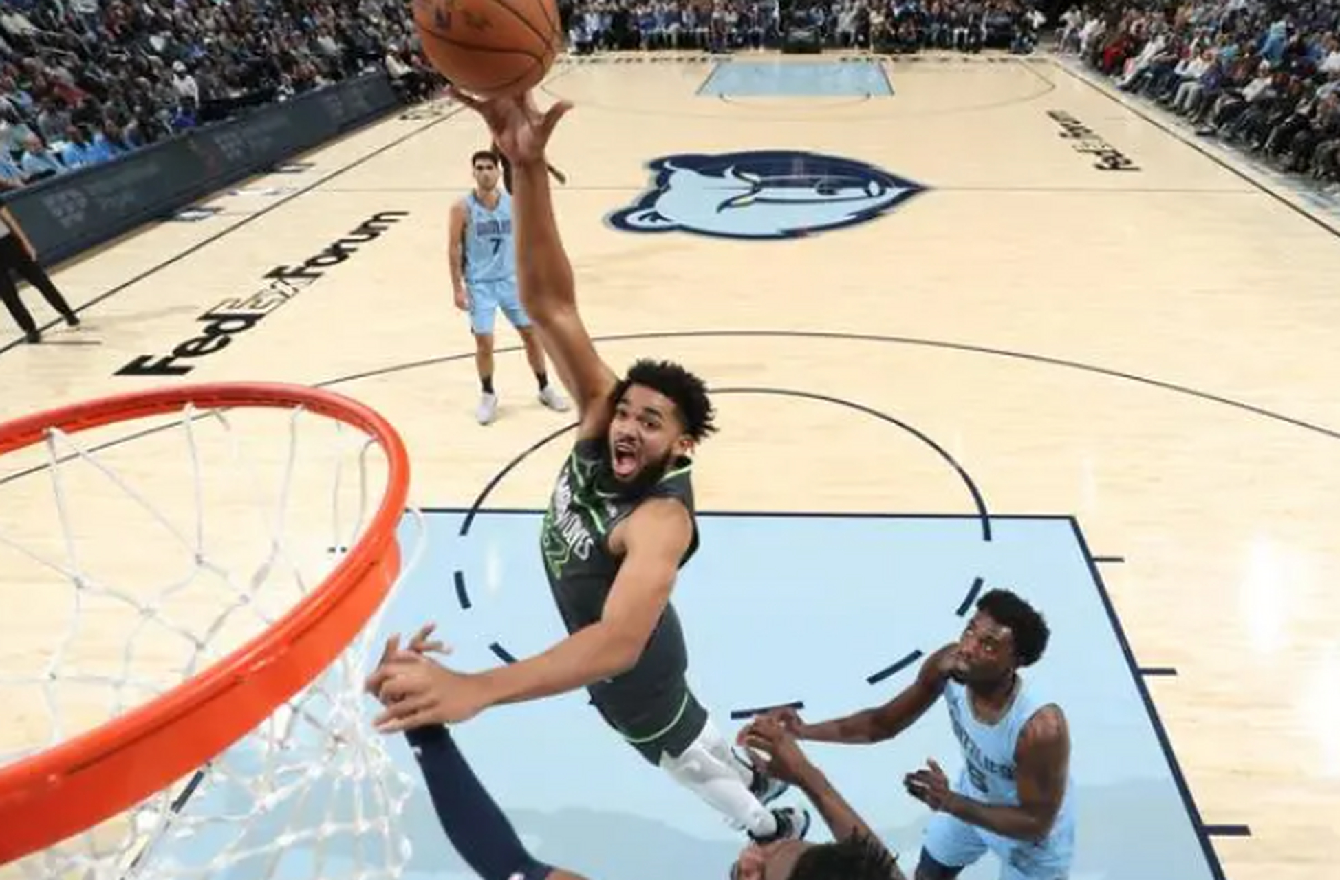 集结日体能课后，布莱顿复出首秀备战欧篮联，管理层满意，纪律约束更严格的简单介绍-爱游戏App